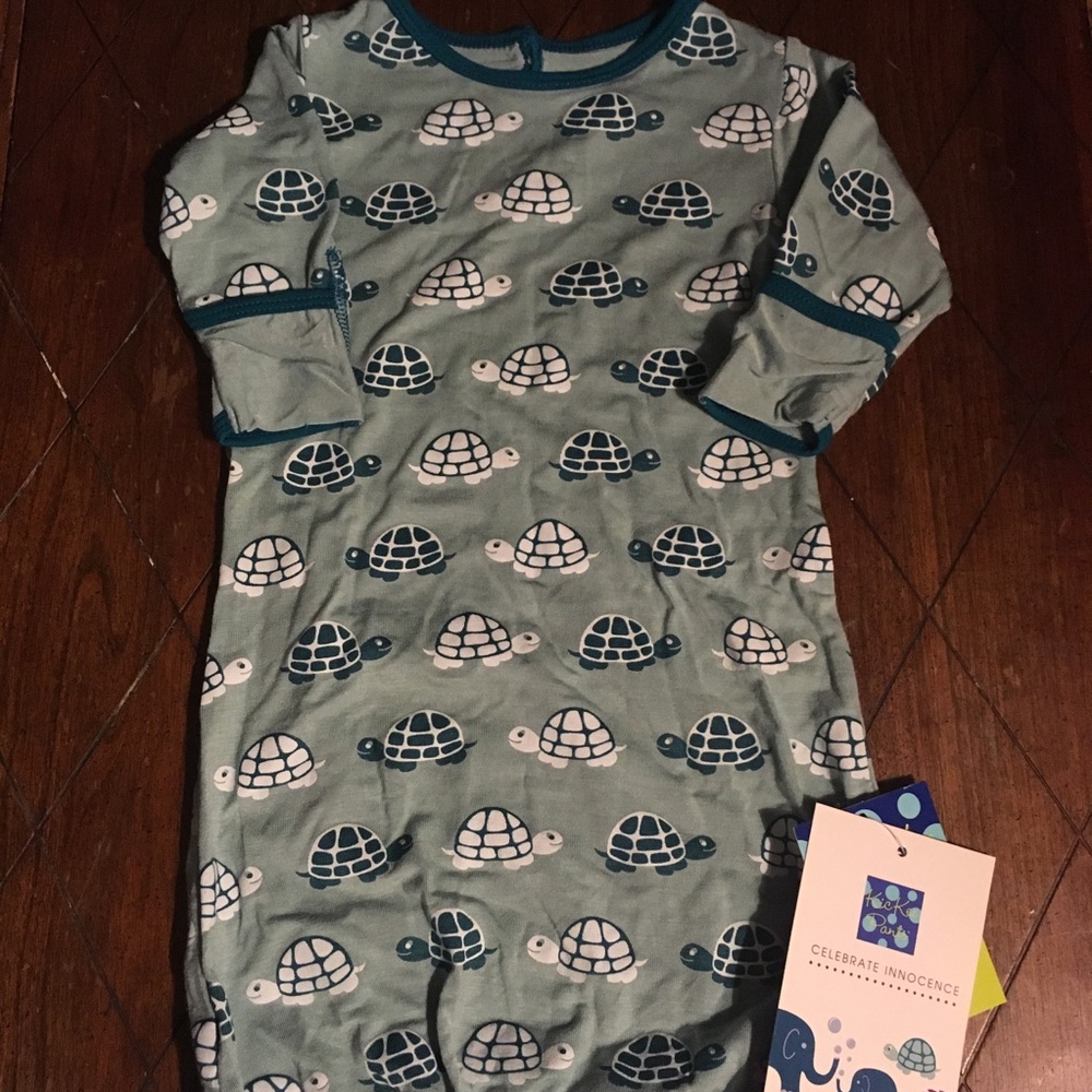 NWT Kickee Pants turtle bubble gown, newborn